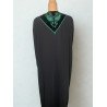 Abaya noire brodée verte Élégance sobre et touche artisanale