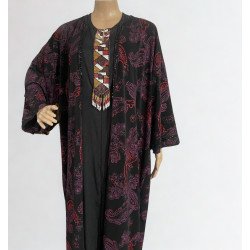 Kimono brodée noire avec randa – Élégance artisanale marocaine