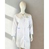 Blouse médicale blanche à liserés bleus