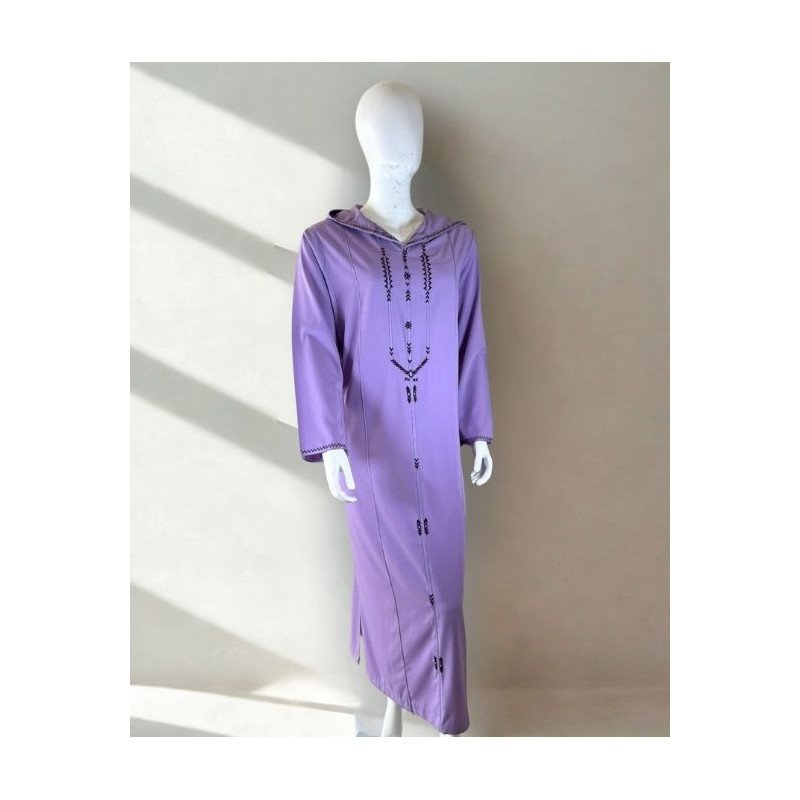 Djellaba marocaine mauve brodée – Élégance et simplicité