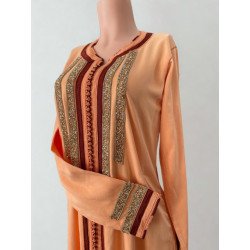 Caftan traditionnel brodé  Couleur abricot