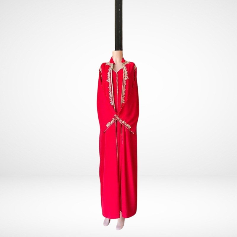 Jellaba Rouge Royale – Broderies Dorées Artisanales