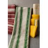 Tapis Vert à Lignes Blanches – Fraîcheur et Harmonie Naturelle