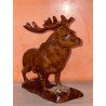 Elégante sculpture de cerfs finement taillée dans le bois précieux de thuya.