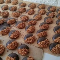 Bonbons chocolat et cacahuètes - حلوى الشوكولاتة والفول السوداني