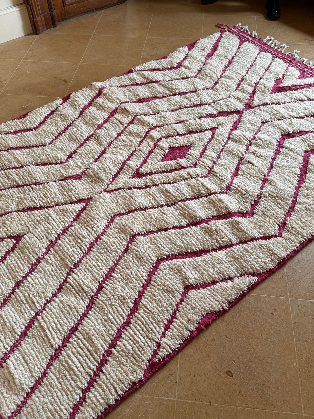 Tapis Berbère Béni Ouarain – Laine Crème &amp; Motifs Roses